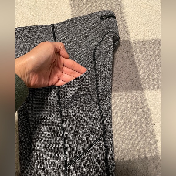 Lululemon - Picture 3 of 4